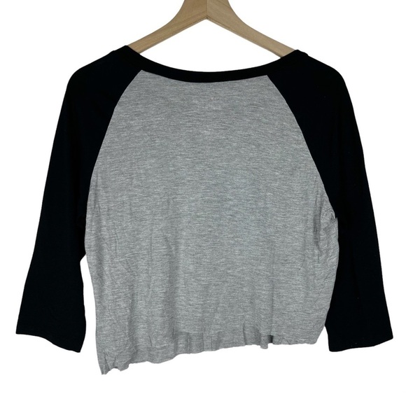 STRANGER THINGS Crop Top Graphic T Shirt Baseball Friends Don’t Lie Size Large - Picture 3 of 9